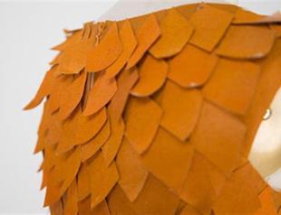 VIDEO: Turkish designer creates interactive dress with dropping leaves