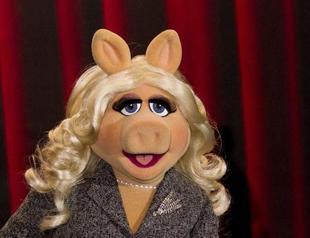 Miss Piggy to be honored with feminist award