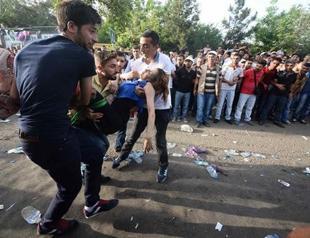 Twin bomb blasts kill 2, injure over 100 at milestone rally of Turkeys HDP