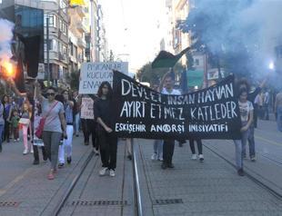 Tram driver hits animal rights activists in Turkey