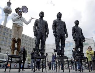 Swedish prosecutors ask to question Assange in June-July