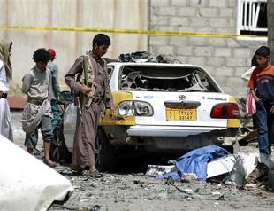 Yemen hit by deadly car bomb, air strikes as talks fail