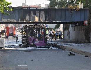VIDEO: Public bus explodes in Istanbul after crashing into overpass