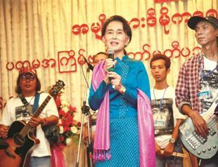 Myanmar’s Suu Kyi eyes landslide election win