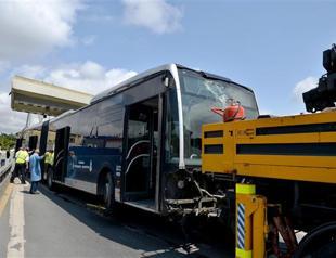 Metrobus accident in Istanbul leaves one injured