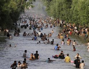 Pakistan morgues run out of space as heat wave kills more than 1,000