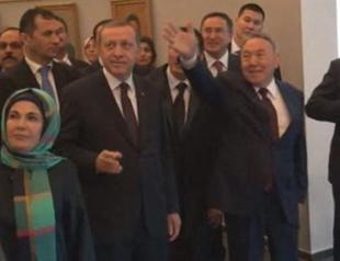 VIDEO: Kazakh president wants Erdoğan next to Atatürk on painting
