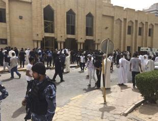 Bomb strikes Shiite mosque in Kuwait