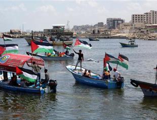 Israel detains ship seeking to break its Gaza blockade