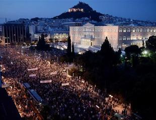 Anti-austerity protests in Greece as bank shutdown bites