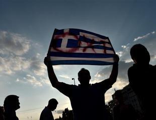 Greek people face serious cash crisis