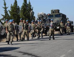 Turkish military sends more weapons to tense Syrian border amid heated political debate