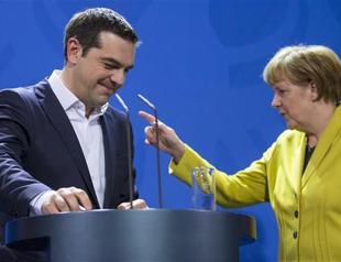 Tsipras, Merkel agree to discuss Greeces proposals at summit