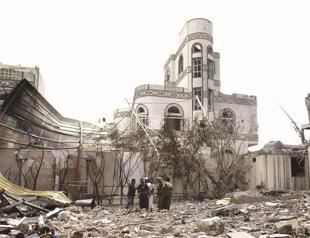 Warplanes bomb Saleh party HQ in Yemen capital