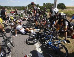VIDEO: Tour stage neutralised after huge crash