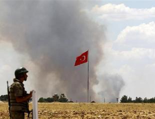 Turkey detains almost 800 trying to cross illegally from Syria, army says
