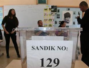 Turkish Cypriots vote in poll that could speed peace talks