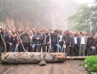 Environmentalists block road to mining company in Black Sea province