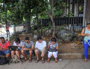 Cuba, an Internet laggard, opens Wi-Fi hotspots across country