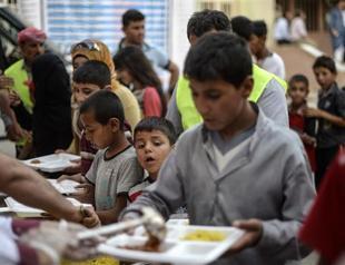 Cash-strapped UN food agency reduces help to Syrian refugees