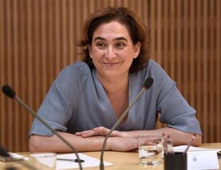 Leftist Barcelona mayor suspends new hotel licenses
