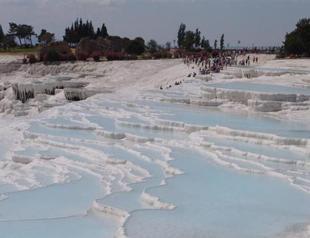 Number of tourists visiting Pamukkale declines