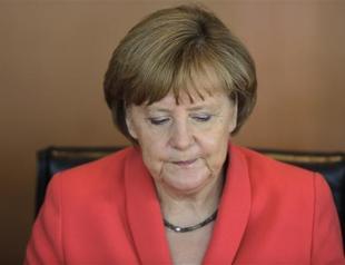 Economists Piketty, Sachs urge Merkel to cut Greek debt