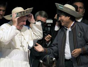 Pope deplores genocide of Christians