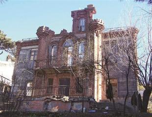 14th Istanbul Biennial in saltwater