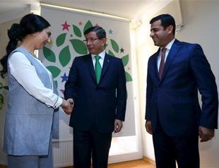 Turkeys AKP breaks ice with HDP in first round of coalition talks