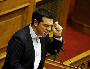 Greek lawmakers back bailout ahead of EU, ECB talks