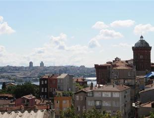 Colleague in row with Erdoğan to cover reconstruction expenses of high school