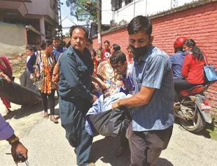 Another strong earthquake hits Nepal, close to Everest