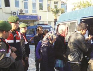 Turkey captures 122 migrants inside vehicles