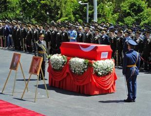 Low-key ‘state’ funeral for Turkish coup leader