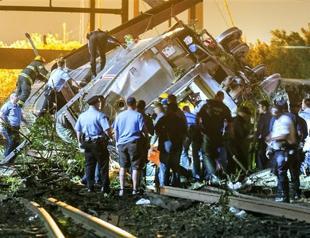 Five killed in Philadelphia train derailment