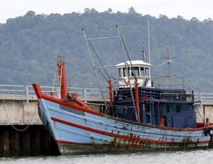 Asia boatpeople pushed back to sea as UN calls for rescue