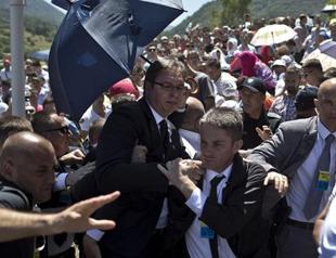 Serbia PM attacked at Srebrenica ceremonies