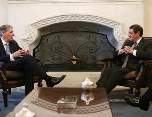 Britain offers Cyprus land in event of peace deal