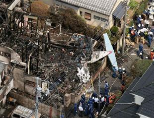 Small plane crashes in Tokyo; 3 dead, 3 survive