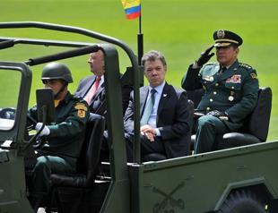 Colombia suspends bombing raids on FARC