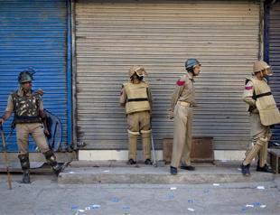 Four dead as attackers storm Indian police station