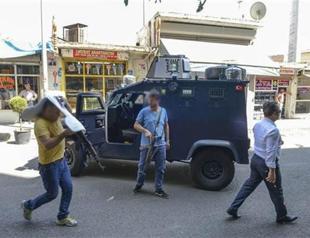 VIDEO: Policeman killed by gunfire in southeast Turkey