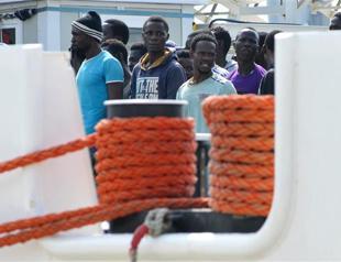 At least 10 feared dead after migrant boat sinks off Libyan coast