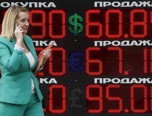 Russian economy decline slows, but recovery elusive