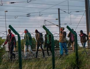 One dead as migrants try to storm Eurotunnel terminal again: French police