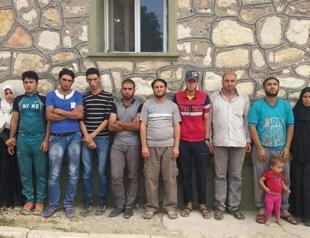 12 Iraqis captured before crossing into Turkey