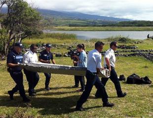 Investigators scramble to analyse wreckage for MH370 link