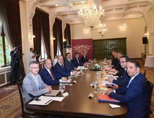 AKP talks with CHP continue, in close contact with MHP for coalition