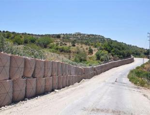 Turkey to build wall on Syrian border amid upsurge in violence